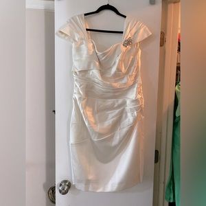 David’s Bridal Off-the-Shoulder Wedding Dress, Knee Length, Ivory 💎💍